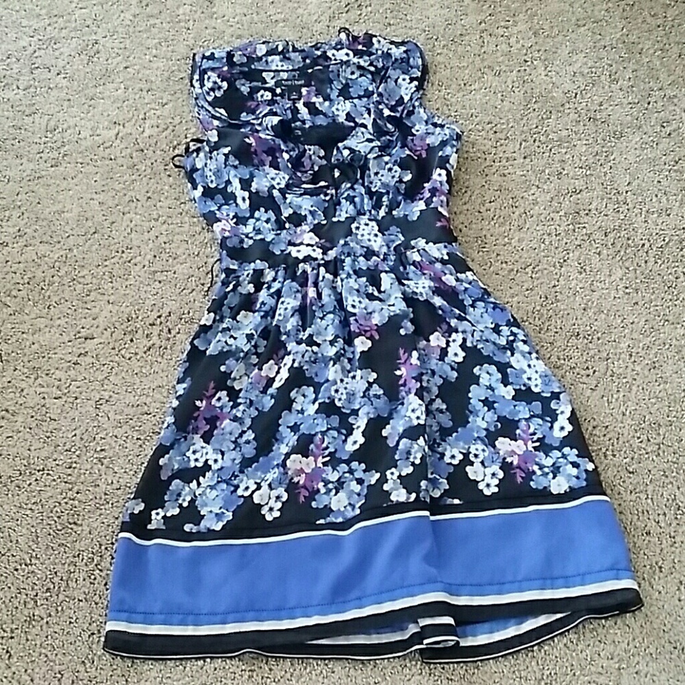Beautiful White house black market dress